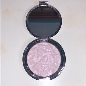 becca prismatic amethyst highlight